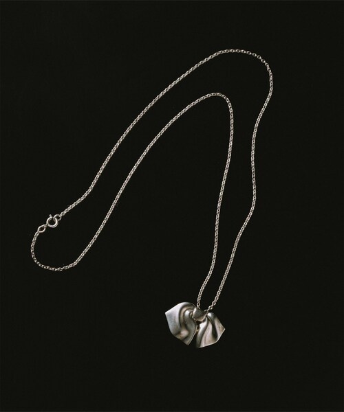 ADAM ET ROPE'(アダムエロペ)の「【VINTAGE JEWELRY】TIFFANY リボン ネックレス 925(ネックレス・メンズ・シルバー・F)」の1枚目の写真