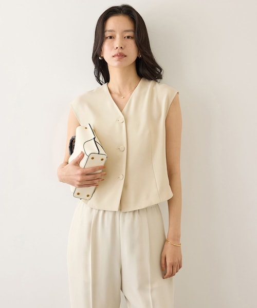 ROPE'（ロペ）の「コンフォートフレンチスリーブブラウス/UVカット・防シワ・接触冷感・吸水速乾・セットアップ対応・イージーケア（シャツ/ブラウス・レディース・ダークブラウン系/ベージュ・F）」の5枚目の写真