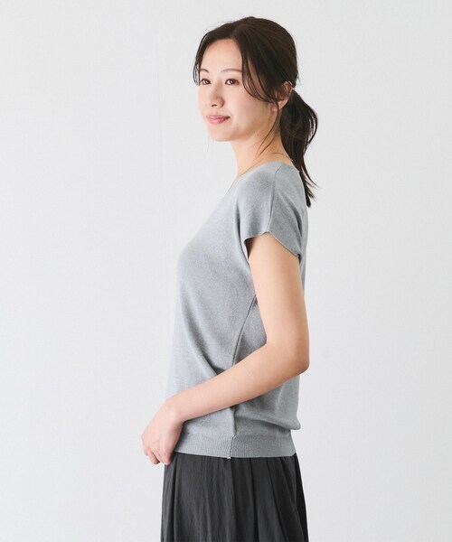 Jayro（ジャイロ）の「Vネックフレンチ袖ニット（ニット/セーター・レディース・ブラック/グレー/ベージュ/グリーン/ブルー/サックス/レッド/カラシ/オレンジ・F）」の16枚目の写真