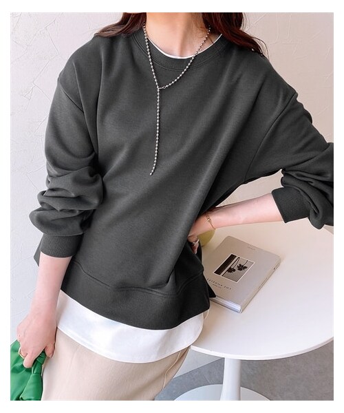 nissen（ニッセン）の「重ね着風クルーネックトップス（スウェット・レディース・グレージュ/グリーン/スミクロ・M/L）」の4枚目の写真