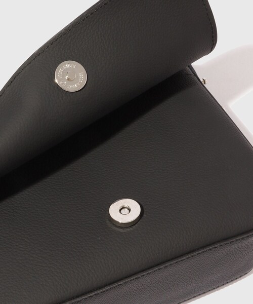 ADAM ET ROPE'（アダムエロペ）の「【URU/ウル】LEATHER BAG（ショルダーバッグ・メンズ・レッド・F）」の6枚目の写真