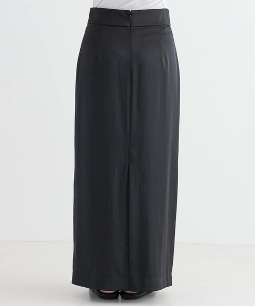 URBAN RESEARCH（アーバンリサーチ）の「ストレートサテンスカート（スカート・レディース・OFF/BLACK・36/38）」の15枚目の写真