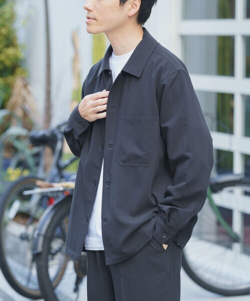 ITEMS URBANRESEARCH（アイテムズ アーバンリサーチ）の「『撥水/防汚/接触冷感』多機能ダブルポケットシャツジャケット(楽着シリーズ)（テーラードジャケット・メンズ・CHA/NVY/BEG・M/L）」の6枚目の写真