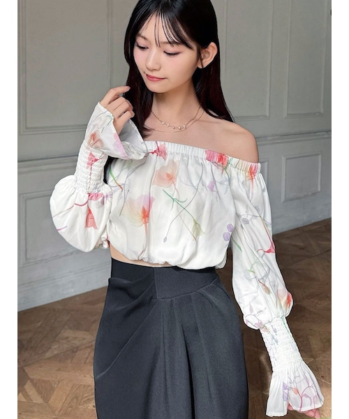 RESEXXY（リゼクシー）の「【memorif.】フラワークロップドオフショルブラウス（シャツ/ブラウス・レディース・ホワイト/オレンジ/ブルー・F）」の2枚目の写真
