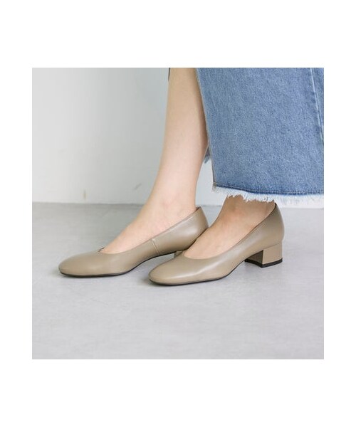 carino（カリーノ）の「【数量限定】ラウンドトゥプレーンパンプス （パンプス・レディース・BL/CLA/DBRA/OK・225/22.5cm/230/23cm/235/23.5cm/240/24cm/245/24.5cm）」の3枚目の写真