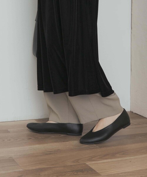 URBAN RESEARCH DOORS(アーバンリサーチドアーズ)の「Vカットパンプス(パンプス・レディース・BLACK/BROWN・35/36/37/38)」の7枚目の写真