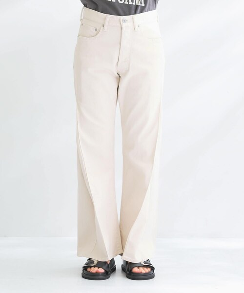 URBAN RESEARCH（アーバンリサーチ）の「KURO　BIG TUCK FLARE DENIM（デニムパンツ・レディース・NAVY/IVORY/BLUE・25/26/27）」の5枚目の写真