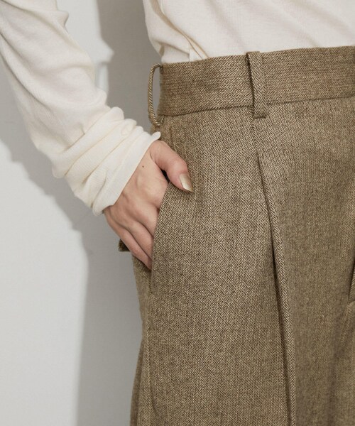 ADAM ET ROPE'（アダムエロペ）の「【公式サイト限定】【セットアップ対応】〈ADMERP〉ヘリンボンスラックス（スラックス・レディース・ブラウン・0.1/3.4）」の18枚目の写真