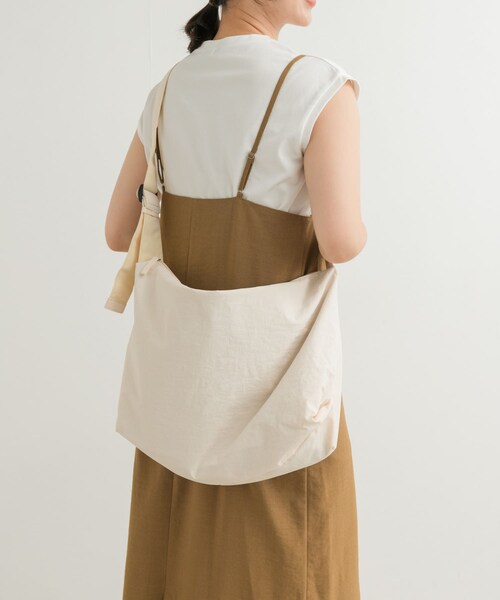 URBAN RESEARCH DOORS（アーバンリサーチドアーズ）の「ウォッシャブルショルダーバッグ（ショルダーバッグ・レディース・BLACK/IVORY・one）」の4枚目の写真