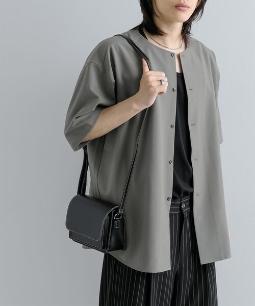 SENSE OF PLACE by URBAN RESEARCH(センスオブプレイスバイアーバンリサーチ)の「ノーカラーシャツ(5分袖)(シャツ/ブラウス・メンズ・GRAY/BEIGE/BLUE・S/M/L)」の6枚目の写真