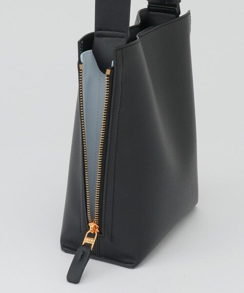 ROPE'（ロペ）の「【E'POR】Y BAG Shoulder Mini【超軽量】（ショルダーバッグ・レディース・ブラック/ホワイト系/キナリ/ダークブラウン/ブルー系/パープル系/ライトグレー・F）」の10枚目の写真