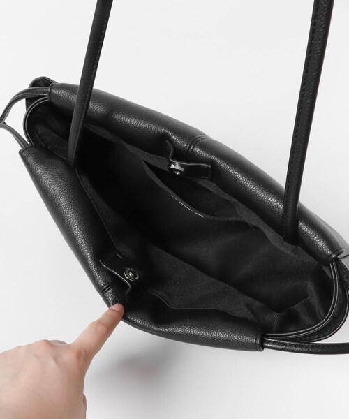 URBAN RESEARCH DOORS（アーバンリサーチドアーズ）の「2WAY巾着ショルダーバッグ（ショルダーバッグ・レディース・BLACK/IVORY/L.BLUE・one）」の18枚目の写真