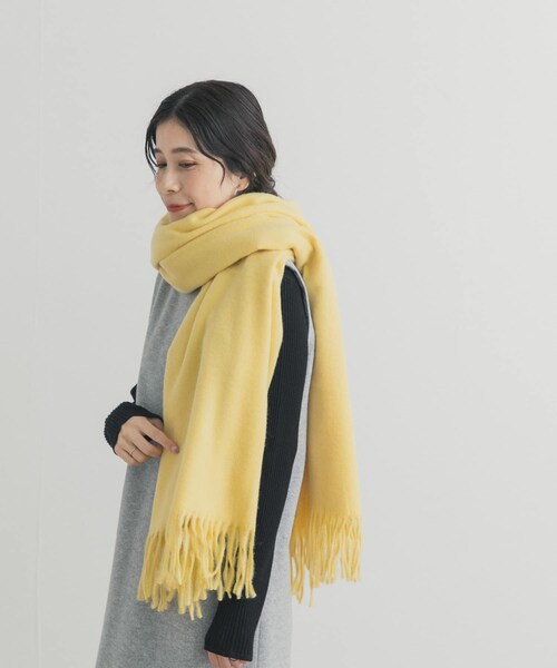 URBAN RESEARCH DOORS（アーバンリサーチドアーズ）の「なめらかプレーンストール（ストール/ショール・レディース・BEIGE/YELLOW/BLUE/GRAY・one）」の5枚目の写真