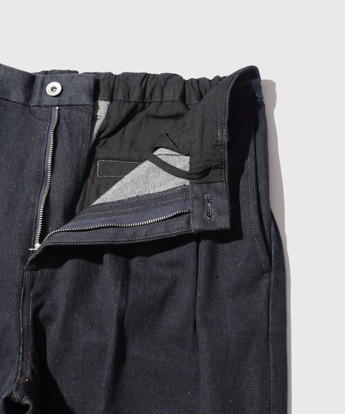 ADAM ET ROPE'(アダムエロペ)の「13oz デニムワイドイージーパンツ / ADAM ET ROPE' JEANS(デニムパンツ・メンズ・ブラック系/ネイビー・L/M/S)」の17枚目の写真