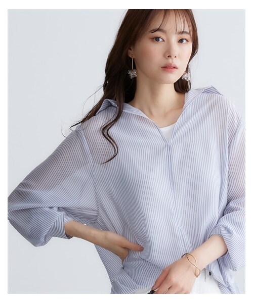 nissen（ニッセン）の「大きいサイズ　２WAYシアーストライプシャツ　miclat（シャツ/ブラウス・レディース・ネイビー系/ベージュ系/ピンク系・L~LL相当/3L~4L相当/5L~6L相当/8L相当/10L相当）」の7枚目の写真