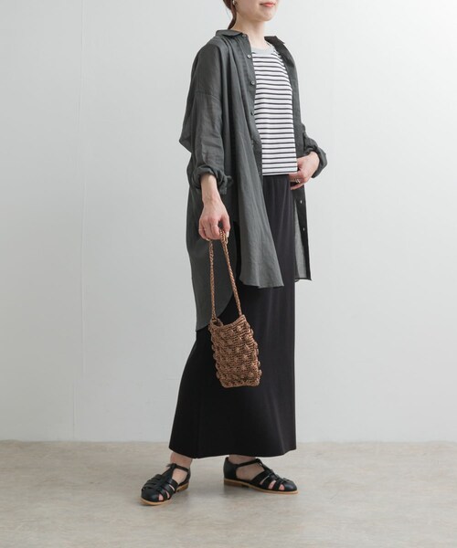 URBAN RESEARCH DOORS(アーバンリサーチドアーズ)の「リネン混ニットストレートスカート(スカート・レディース・BLACK/CHARCOAL・M)」の4枚目の写真