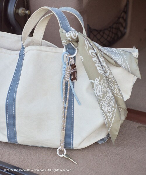 ADAM ET ROPE'（アダムエロペ）の「Coca-Cola スカーフ（バンダナ/スカーフ・レディース・ブラック/ベージュ・F）」の3枚目の写真