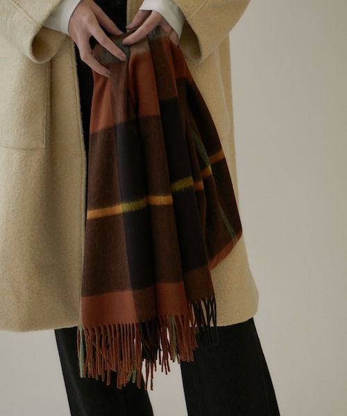 ADAM ET ROPE'（アダムエロペ）の「【公式サイト限定】【Joshua Ellis（ジョシュアエリス）】カシミヤチェックストール（ストール/ショール・レディース・グリーン/ダークブラウン/レッド・F）」の4枚目の写真