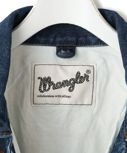 ADAM ET ROPE'(アダムエロペ)の「【PILLINGS x WRANGLER】DENIM JACKET(デニムジャケット・レディース・ブルー・M/S)」の17枚目の写真