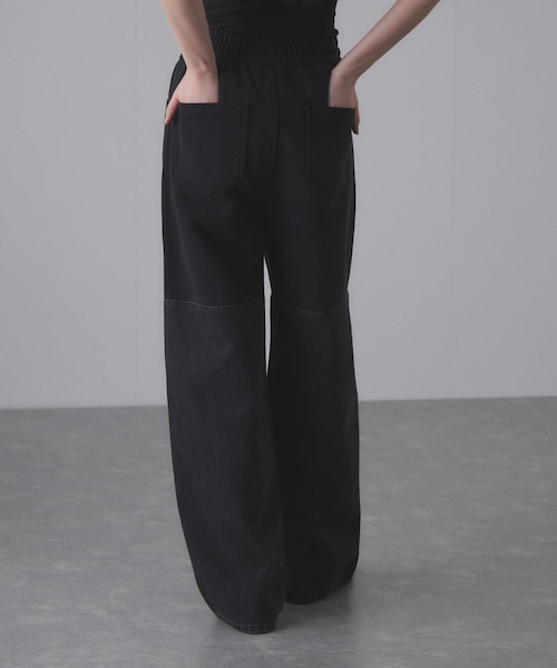 ADAM ET ROPE'(アダムエロペ)の「【AMOMENTO for ADAM ET ROPE'】別注DRAWSTRING DENIM PANTS(その他パンツ・レディース・ブラック/チャコール/ベージュ/ブルー系・S)」の1枚目の写真