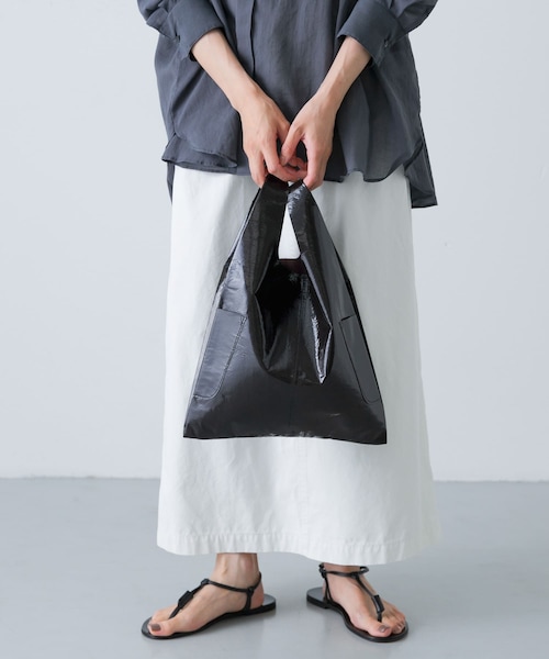 かぐれ（カグレ）の「TIDI DAY AND AUGUST　PVC TOTE S（トートバッグ・レディース・BROWN/BLACK・FREE）」の5枚目の写真