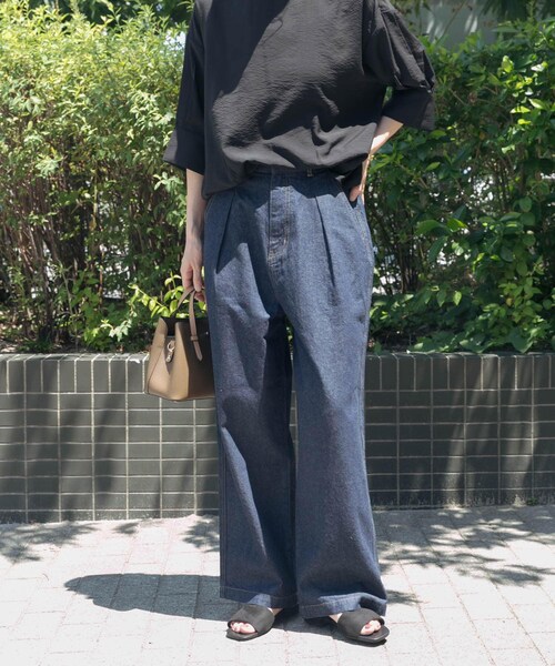 ITEMS URBANRESEARCH(アイテムズ アーバンリサーチ)の「ウエストタックデニムパンツ(デニムパンツ・レディース・BLU/IDG・S/M)」の2枚目の写真