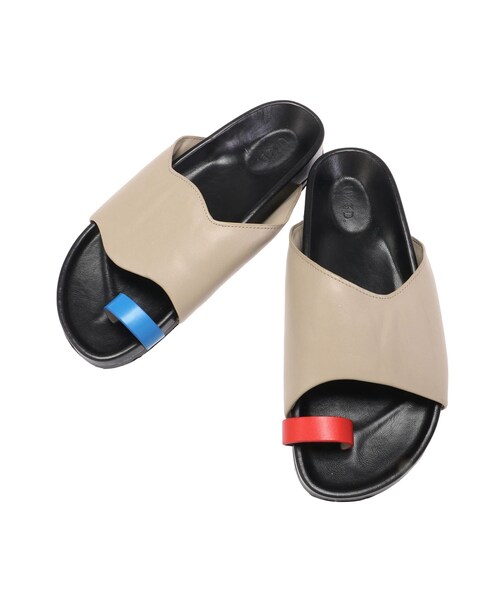 UN3D.（アンスリード）の「ASYMMETRY WAVE SANDAL（サンダル・レディース・ブラック/ミックス/シルバー・36/37/38）」の5枚目の写真