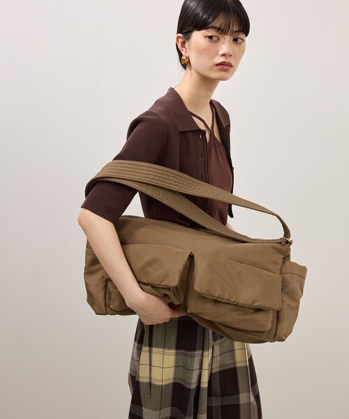 ADAM ET ROPE'(アダムエロペ)の「【WEB限定】撥水ビッグショルダーダブルポケットバッグ(ショルダーバッグ・レディース・ブラック/ブラウン系・F)」の10枚目の写真