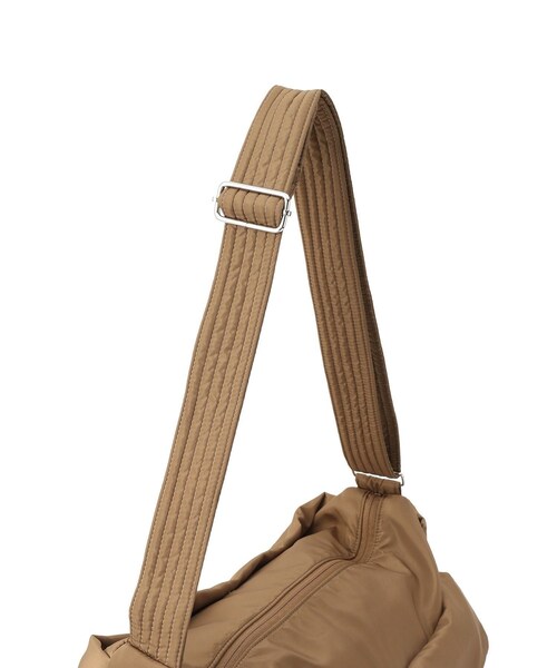 ADAM ET ROPE'(アダムエロペ)の「【WEB限定】撥水ビッグショルダーダブルポケットバッグ(ショルダーバッグ・レディース・ブラック/ブラウン系・F)」の18枚目の写真