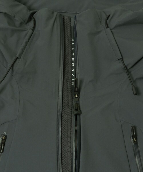 URBAN RESEARCH(アーバンリサーチ)の「『別注』Descente×URBAN RESEARCH CREAS(マウンテンパーカー・メンズ・CHARCOAL・M/L/O/XO)」の4枚目の写真