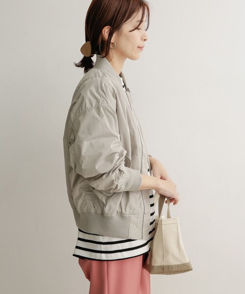 URBAN RESEARCH DOORS（アーバンリサーチドアーズ）の「MA-1コンパクトジャケット（MA-1・レディース・KHAKI/L/GRAY・1）」の10枚目の写真