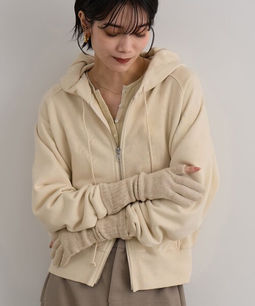 ADAM ET ROPE'(アダムエロペ)の「【William Brunton(ウィリアム・ブラントン)】2PLY LONG RIB CUFF GLOVE OPEN THUMB(手袋・レディース・グレー/キナリ系/レッド系・F)」の13枚目の写真