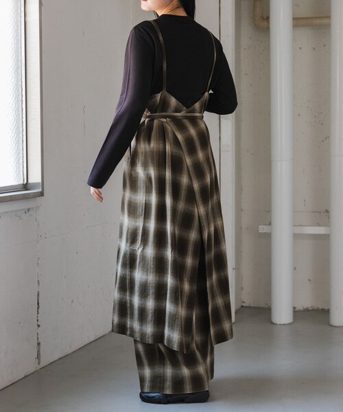 URBAN RESEARCH DOORS(アーバンリサーチドアーズ)の「FORK&SPOON オンブレチェックエプロンワンピース(ワンピース・レディース・BLU×BRN/BEG×KHK・1/2)」の16枚目の写真