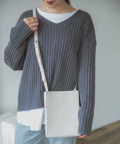 ITEMS URBANRESEARCH(アイテムズ アーバンリサーチ)の「ボックスショルダーバッグ(ショルダーバッグ・レディース・OFF/GRY/BLK・-)」の1枚目の写真