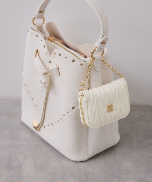 VIS（ビス）の「プリーツ加工ポーチチャーム（チャーム・レディース・ブラック/キナリ/サックス・F）」の8枚目の写真