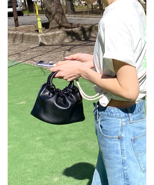 Ungrid（アングリッド）の「ギャザーハンドミニバッグ（ハンドバッグ・レディース・オフホワイト/ブラック/ピンク/オレンジ/イエロー・F）」の11枚目の写真