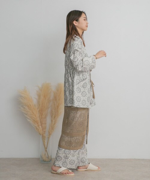 KBF（ケイビーエフ）の「ドロストプリントガウン（テーラードジャケット・レディース・BLUE/BEIGE/NAVY・one）」の5枚目の写真