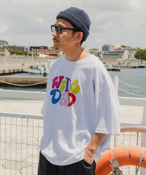 URBAN RESEARCH（アーバンリサーチ）の「Wide Dad　GRAPHIC T-SHIRTS WITH HATCH（Tシャツ/カットソー・メンズ・ASH GRAY/LIMEGREEN/NAVY・1/2）」の8枚目の写真