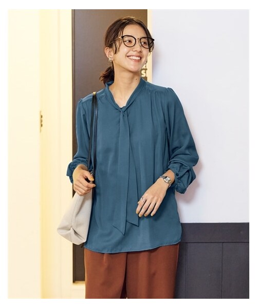 nissen（ニッセン）の「大きいサイズ ボウタイブラウス（吸汗速乾裏地付）（シャツ/ブラウス・レディース・ブルーグレー/オフホワイト/ネイビー・L/LL/3L/4L/5L/6L/8L/10L）」の17枚目の写真