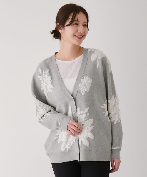Jayro(ジャイロ)の「フラワージャガードドルマンニットカーディガン(カーディガン/ボレロ・レディース・ブラック/グレー/オフホワイト・F)」の3枚目の写真