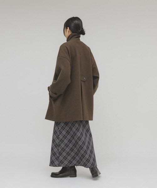 KBF（ケイビーエフ）の「BIGカラーミドルコート（テーラードジャケット・レディース・FOG BEIGE/BROWN/BLACK・one）」の17枚目の写真