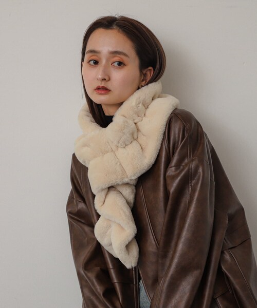 SENSE OF PLACE by URBAN RESEARCH(センスオブプレイスバイアーバンリサーチ)の「ウェーブティペット(マフラー・レディース・IVORY/CHARCOAL/BROWN・one)」の1枚目の写真