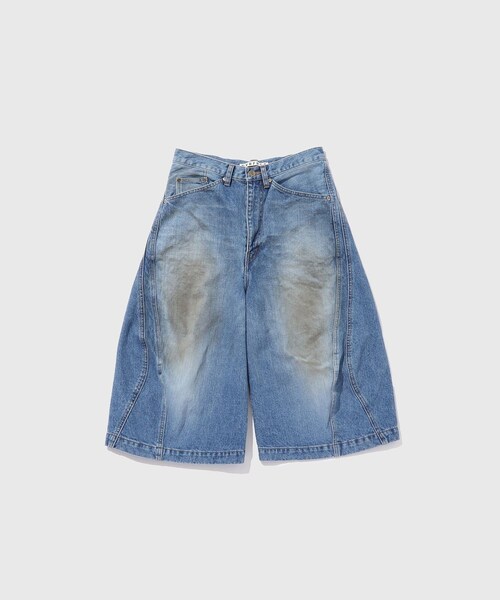 ADAM ET ROPE'（アダムエロペ）の「【NVRFRGT/ネヴァーフォーゲット】3D TWISTED JORTS（デニムパンツ・メンズ・ブルー系・1/2）」の5枚目の写真