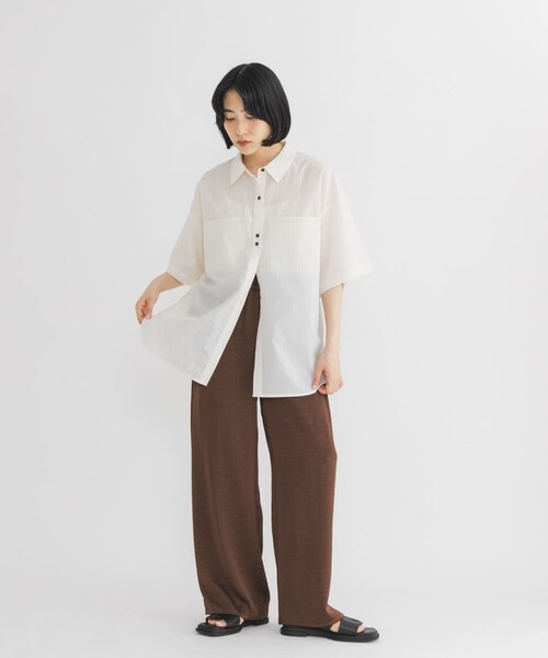KBF(ケイビーエフ)の「タックラインイージーサテンパンツ(その他パンツ・レディース・BROWN/BEIGE/NAVY・One)」の9枚目の写真