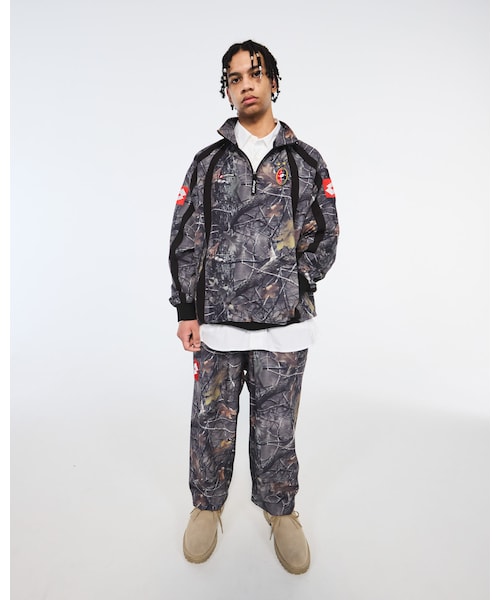 URBAN RESEARCH（アーバンリサーチ）の「LOTTO　STRETCH HALF ZIP BLOUSON（ブルゾン・メンズ・BLACK/CAMO・M/L/XL/XXL）」の2枚目の写真