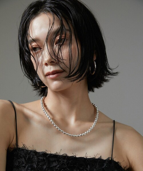 ADAM ET ROPE'（アダムエロペ）の「【J'aDoRe・店舗限定】【ERICKA NICOLAS BEGAY】ナバホパールネックレス7mm/45cm（ネックレス・レディース・シルバー・F）」の3枚目の写真