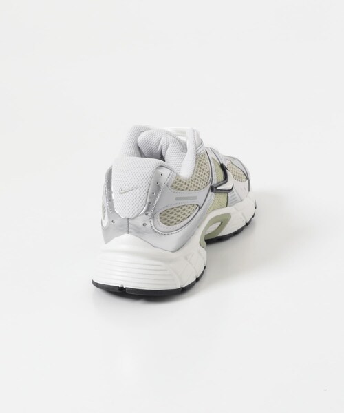 URBAN RESEARCH DOORS（アーバンリサーチドアーズ）の「NIKE　V5 RNR（スニーカー・レディース・SPRUCE FOG・23.5/24/24.5/25）」の6枚目の写真