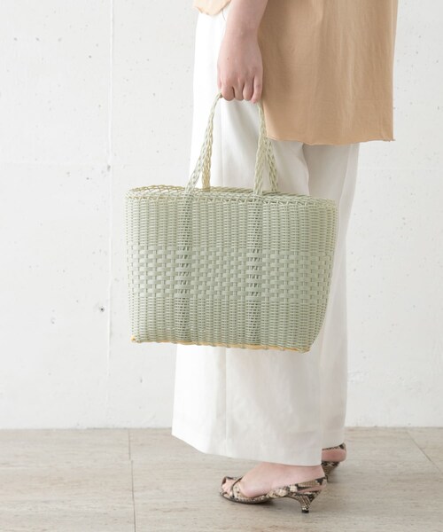 URBAN RESEARCH ROSSO（アーバンリサーチロッソ）の「PALOROSA　LACE SMALL TOTE（かごバッグ・レディース・24 PALM/02 BLACK/26 CARAMEL/29 ROSE・-）」の3枚目の写真