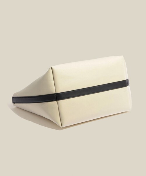 ROPE'（ロペ）の「【E'POR】【A4/PC対応・撥水加工・軽量】BOAT BAG Large（トートバッグ・レディース・ブラック/キナリ・F）」の16枚目の写真