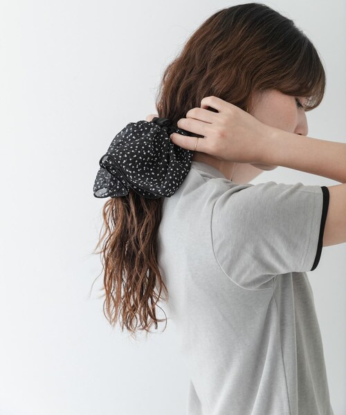 URBAN RESEARCH Sonny Label（アーバンリサーチサニーレーベル）の「ランダムドットシフォンシュシュ（ヘアゴム・レディース・ホワイト/ブラック・One）」の9枚目の写真